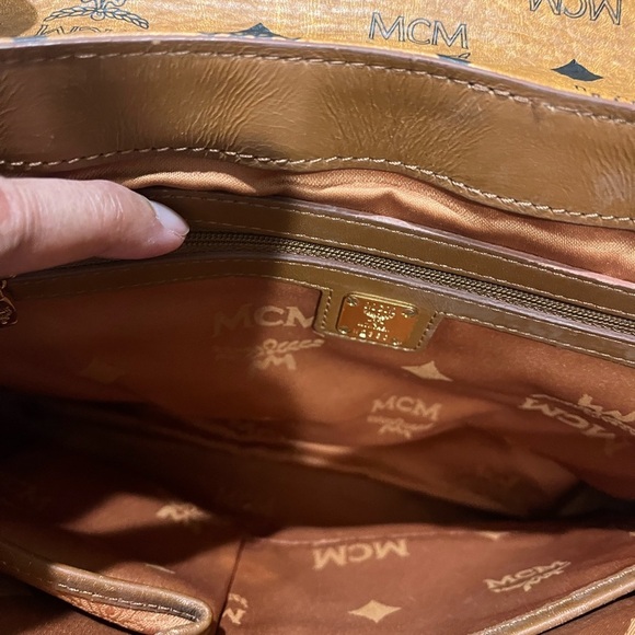 MCM COGNAC VISETOS MESSENGER BAG - Picture 10 of 16